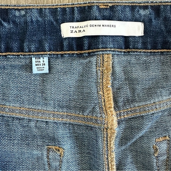 Zara Trafaluc Distressed Denim Boho Button Front Western Mini Skirt Size Small - Picture 3 of 5